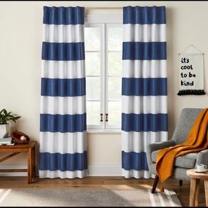 🛑🛑TRADED🛑🛑4 BLACKOUT CURTAINS LIKE NEW BLUE AND WHITE